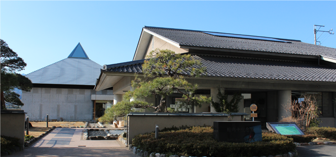 椋鳩十記念館の外観